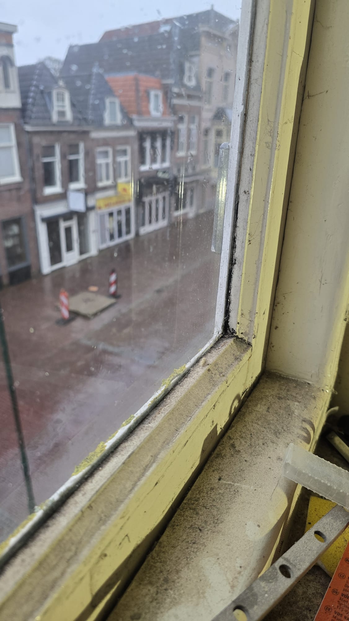 Voorbeeld van enkel glas met veel condens